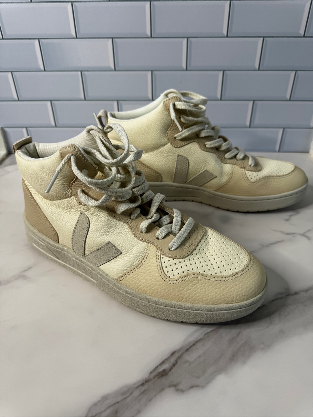 Veja Mens US 9 EU 42 High Top Sneakers Cream Beige Leather Lace Up Logo